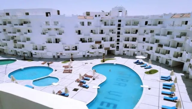 Book a Holiday Rental With Unobstructed Panoramic Sea Views in Hurghada With Balcony - Tiba Resort Hurghada - Book Online on www.apartmentsinhurghada.com -4 Book a Holiday Rental With Unobstructed Panoramic Sea Views in Hurghada With Balcony - Tiba Resort Hurghada - Book Online on www.apartmentsinhurghada.com